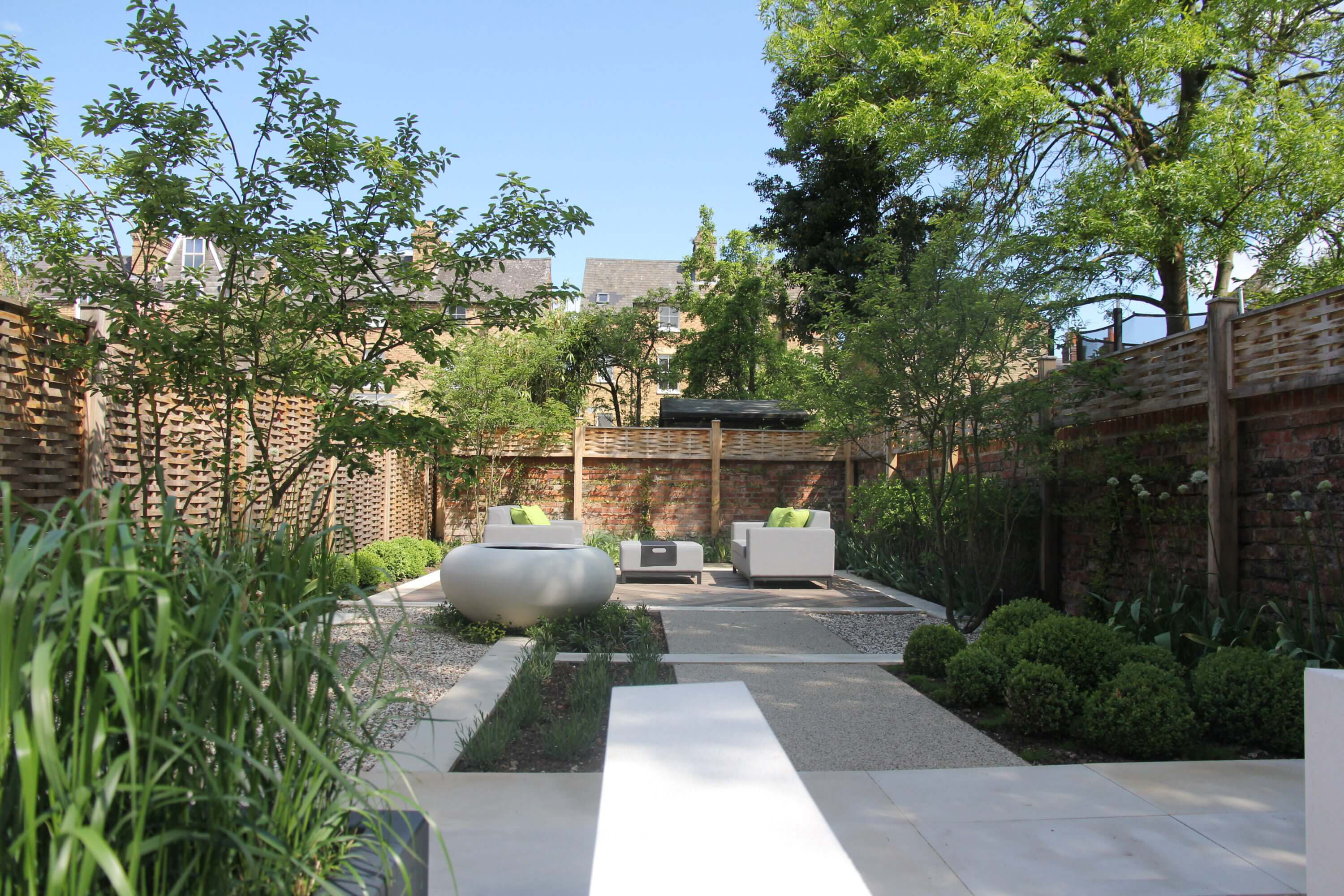 a minimalist garden in Oxford by designers