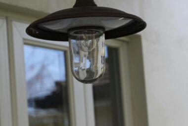 Outdoor pendant light with exposed bulb