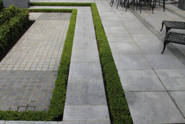 Square edged concrete steps with buxus framing