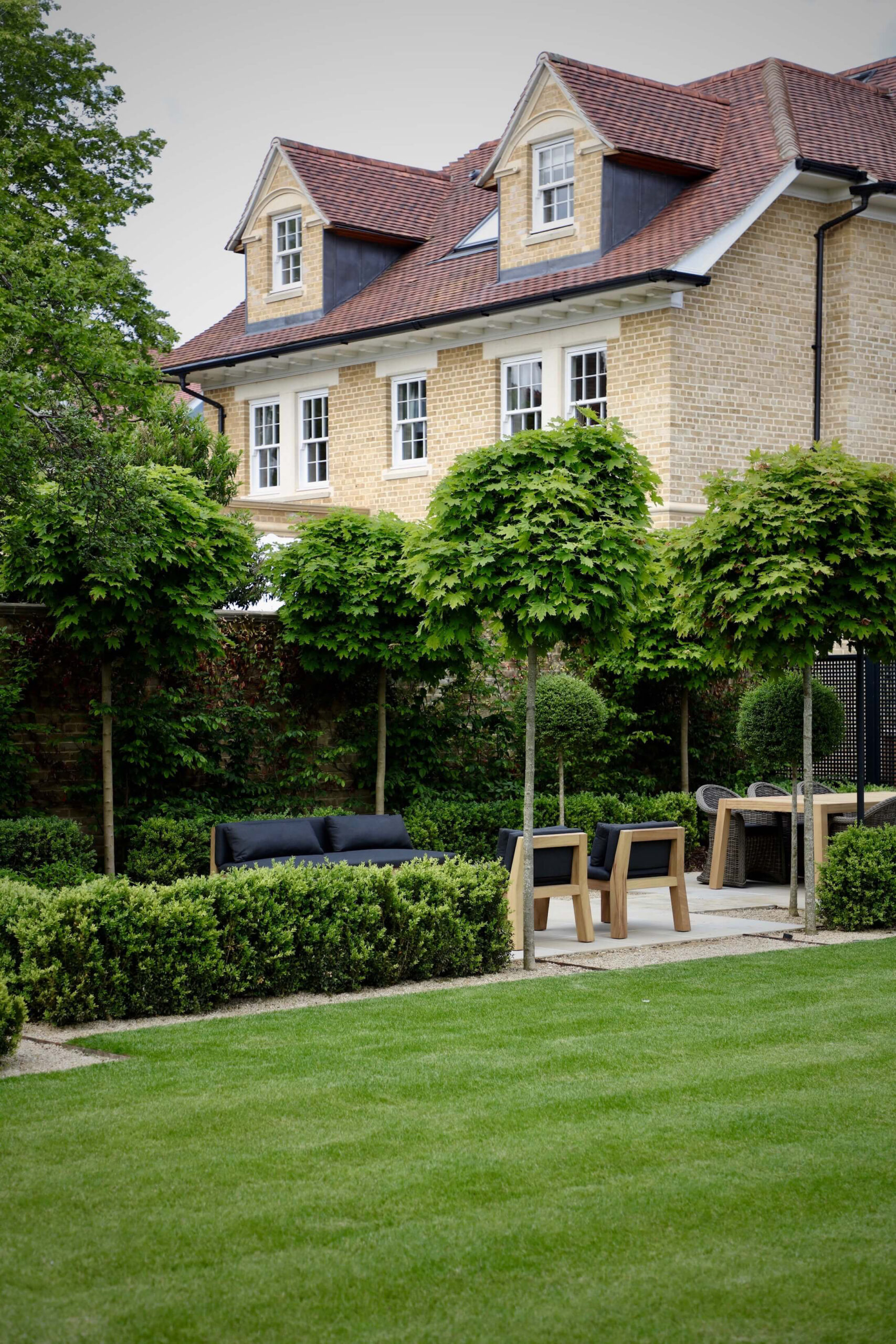 townhouse garden in Oxford with mop head trees and garden furniture