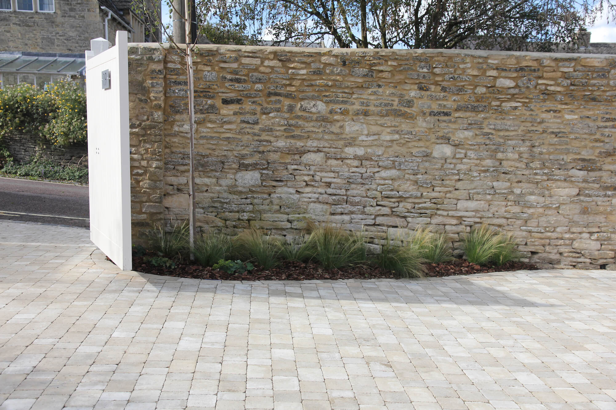 cotswold stone cobbled driveway and dry stone wall