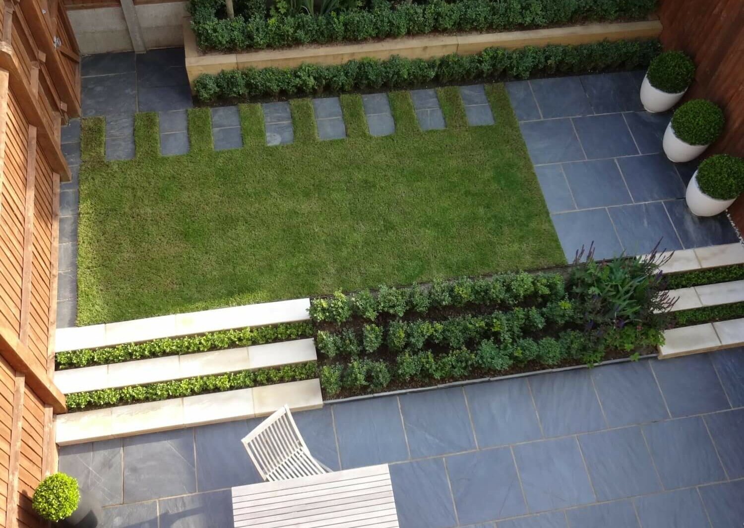 a small oxfordshire garden designed with slate paving and lawn