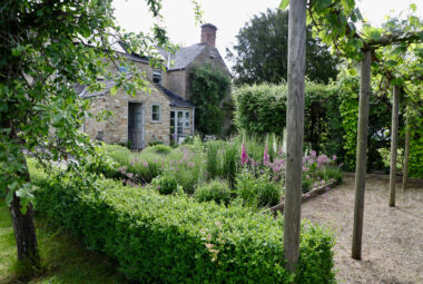country cottage in Kingham with foxgloves and flowers