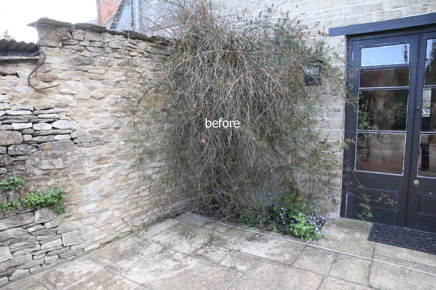 hideous garden before it's redesign in Burford