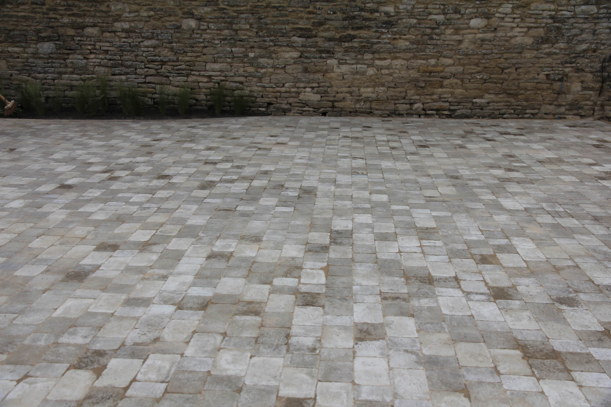 sandstone cobbled driveway