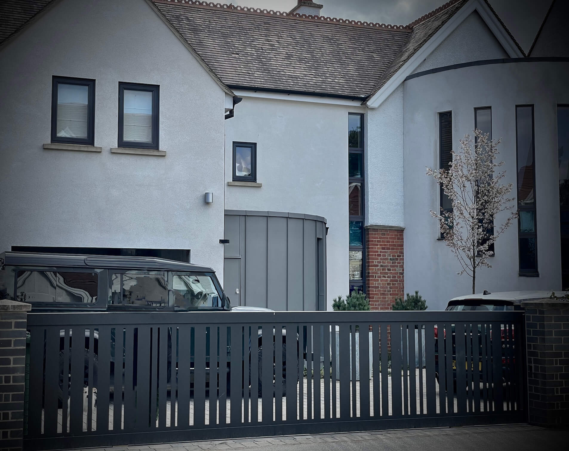 Oxford front garden with auto gate