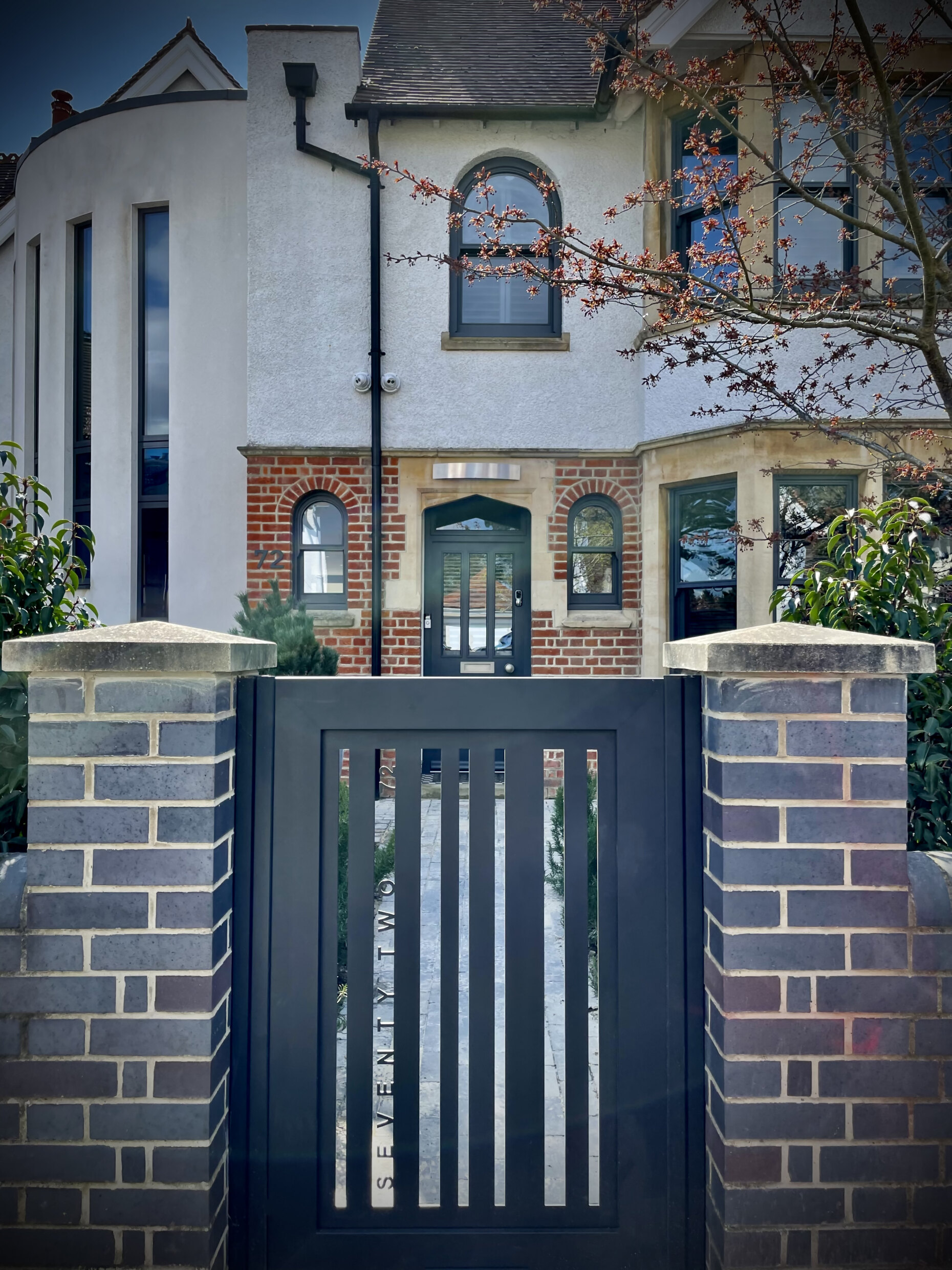 Automatic bespoke gate to front door of oxford town house