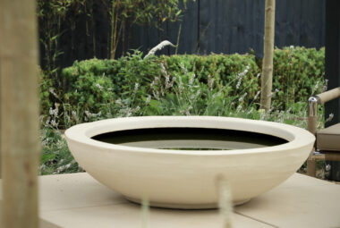 Waterbowl table