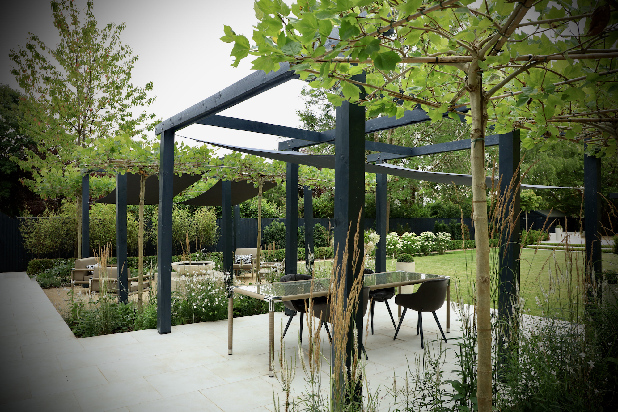Grey anthracite arbor at oxford townhouse garden