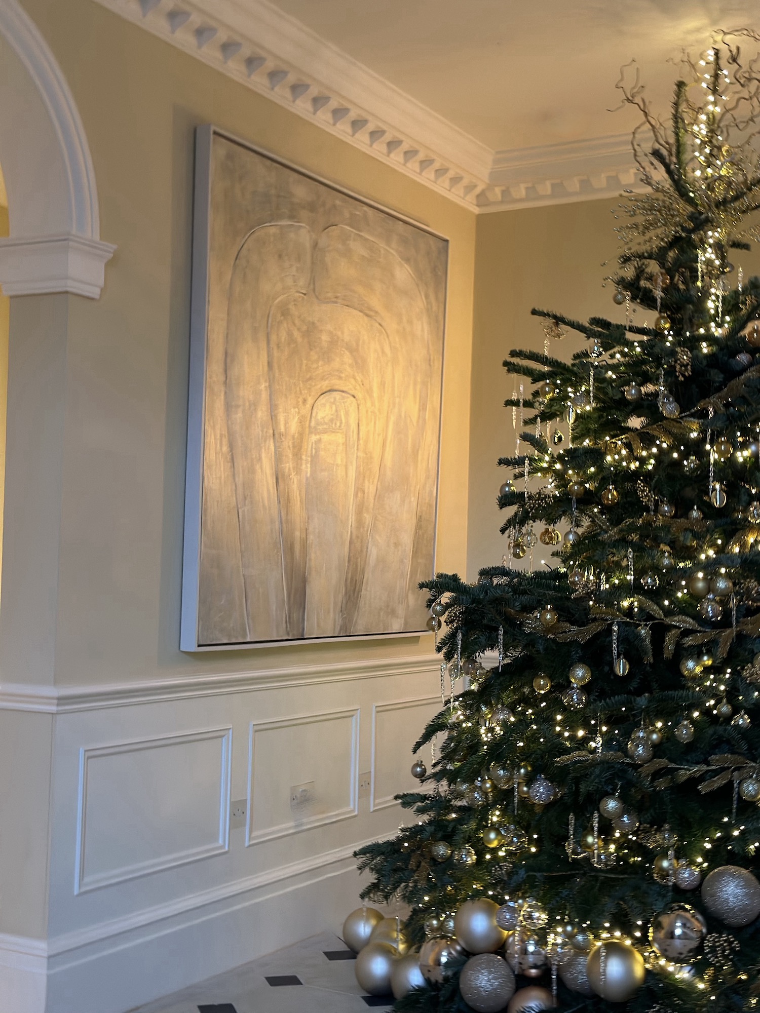 Champagne tree decor for exclusive home in cotswolds with giant baubles 
