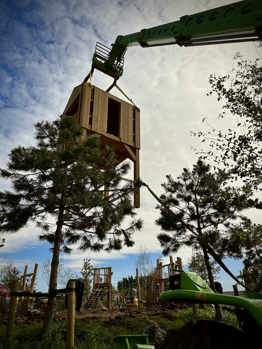 Robinia Wood playhut wildlife watch landing into Woodland trail playscape 